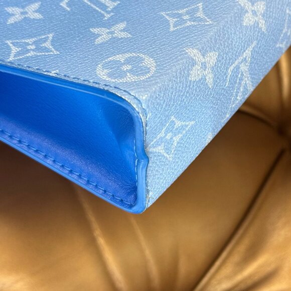 Louis Vuitton LV Monogram A4 Virgil Abloh Blue Clouds Pochette Voyage MM Monogra - Picture 8 of 12
